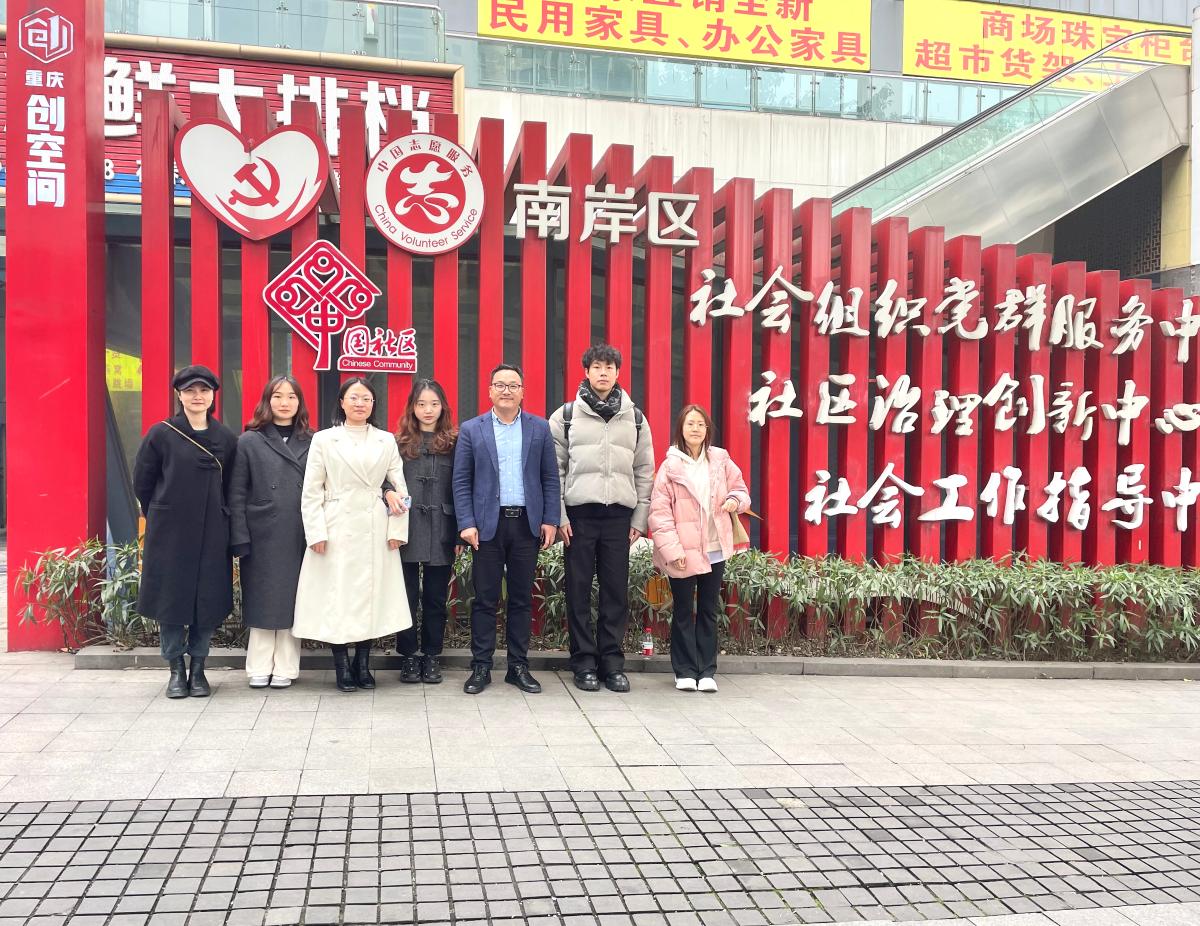 林院长一行与各机构社工合影.jpg